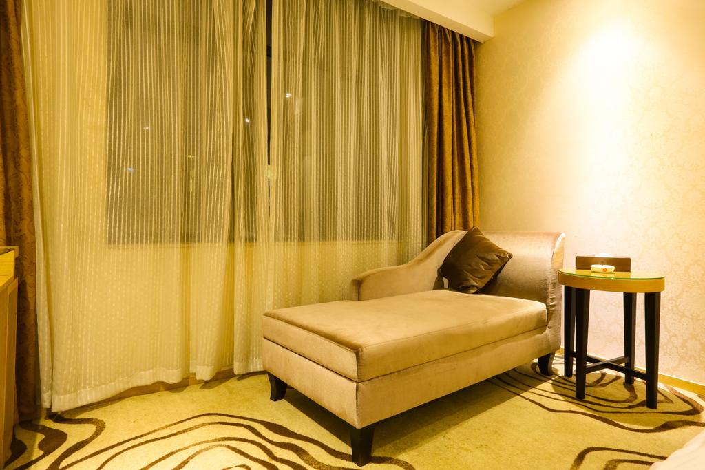 V8 Hotel Train Station กวางโจว ภายนอก รูปภาพ