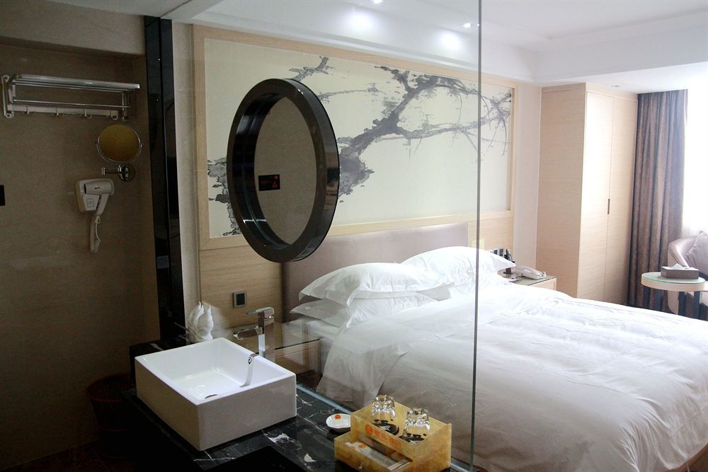 V8 Hotel Train Station กวางโจว ภายนอก รูปภาพ