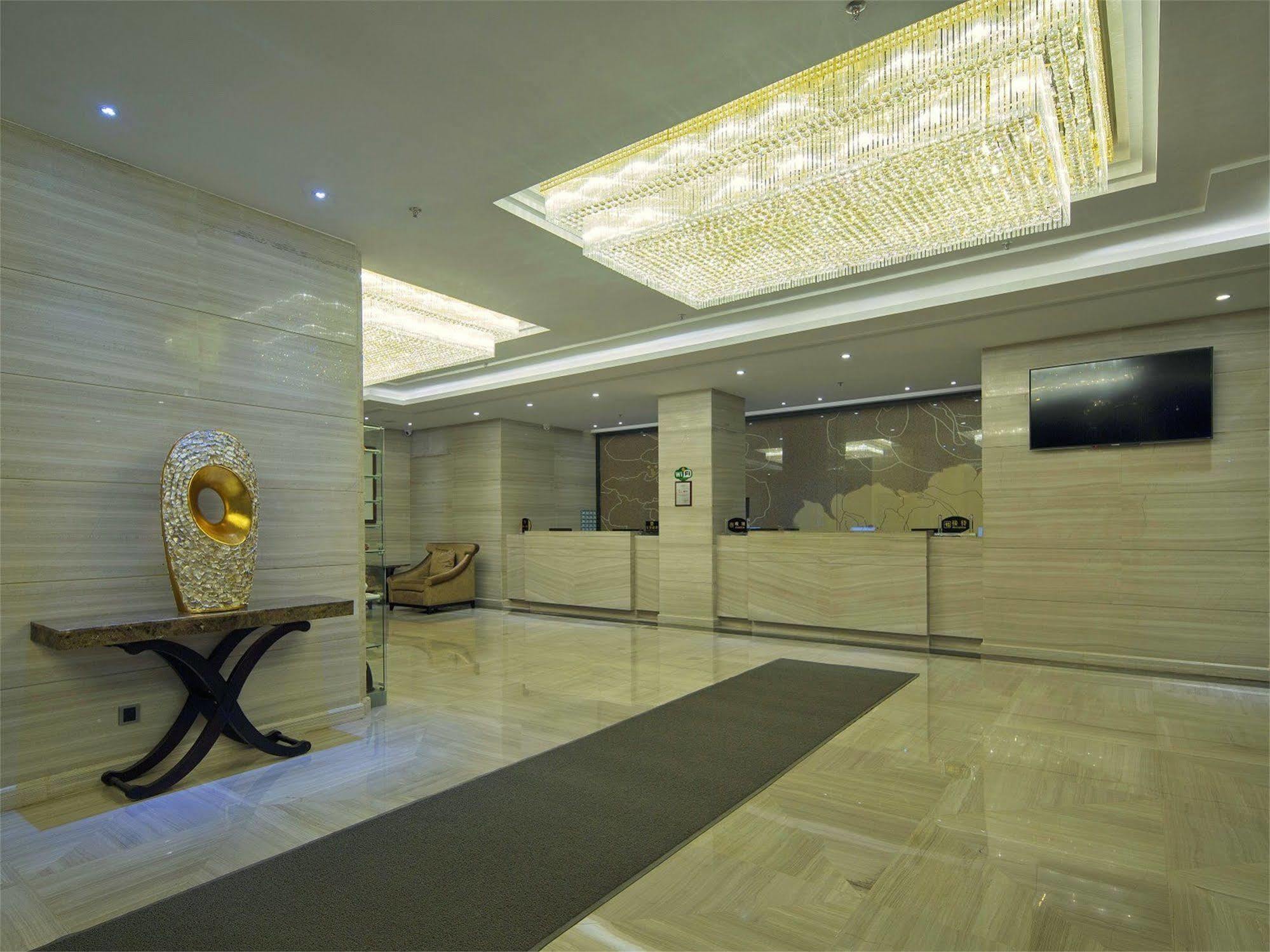 V8 Hotel Train Station กวางโจว ภายนอก รูปภาพ