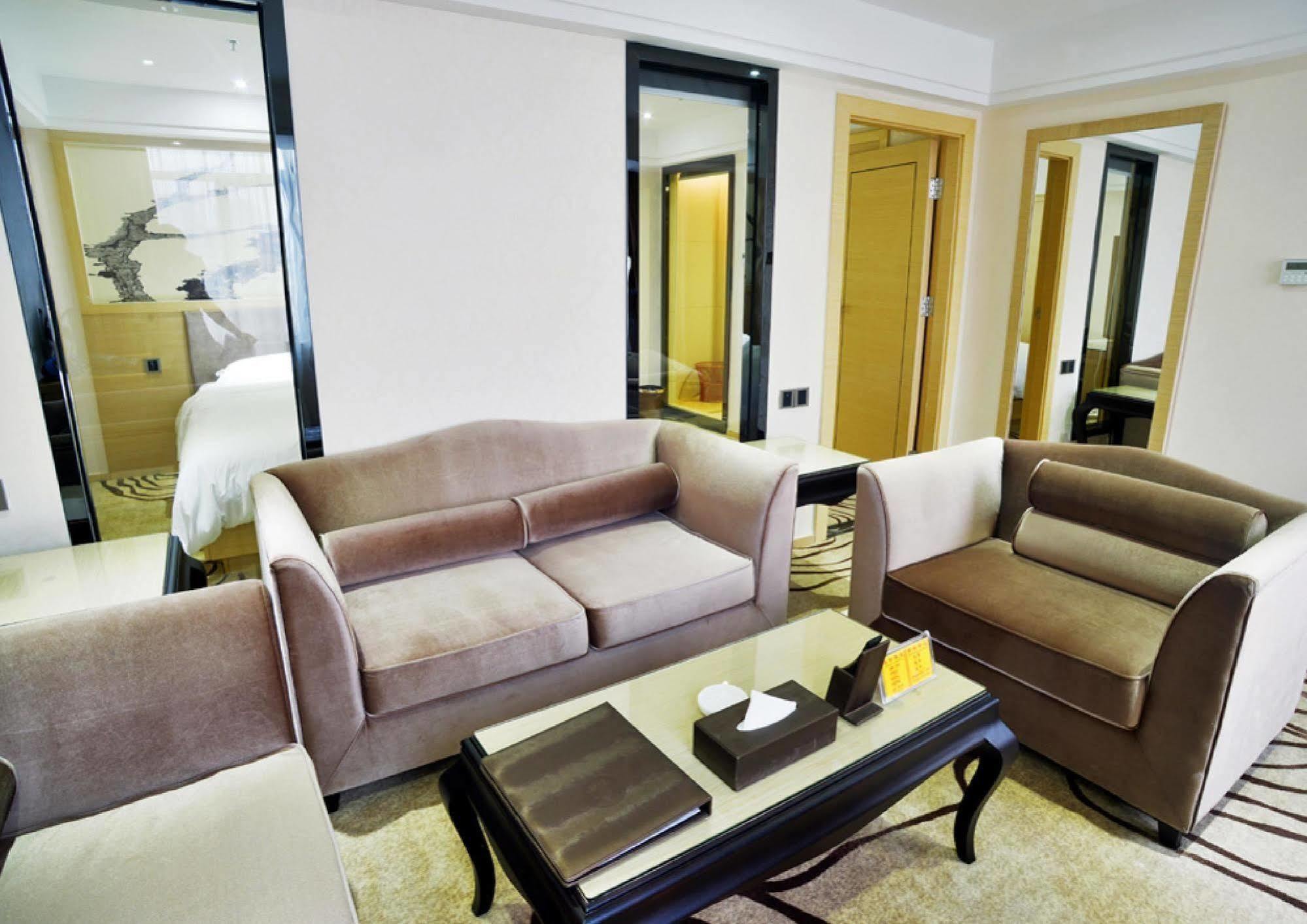 V8 Hotel Train Station กวางโจว ภายนอก รูปภาพ